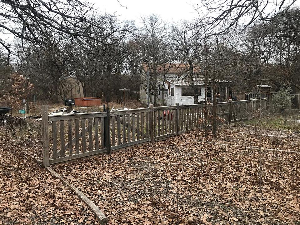 1st image of 300 Brighton Oaks Dr