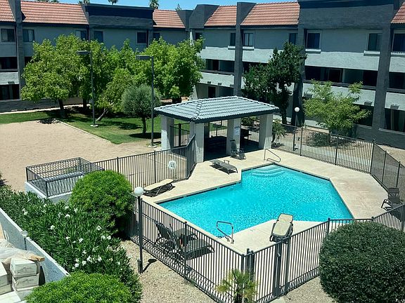 3rd image of 1215 E Lemon Street Apt 127