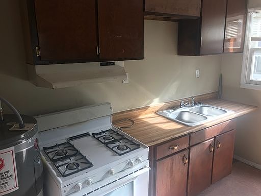 2nd image of 2709 Clover Ln