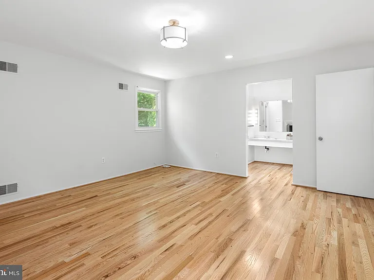 1222 Noyes Dr — Photo 20