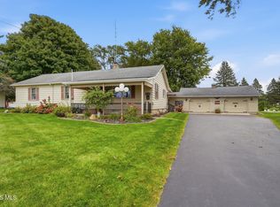 19300 Luckey Rd, Pemberville, OH 43450