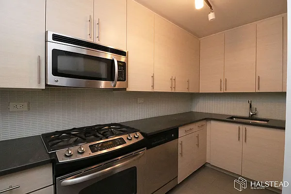 Rented by Halstead Real Estate | media 6