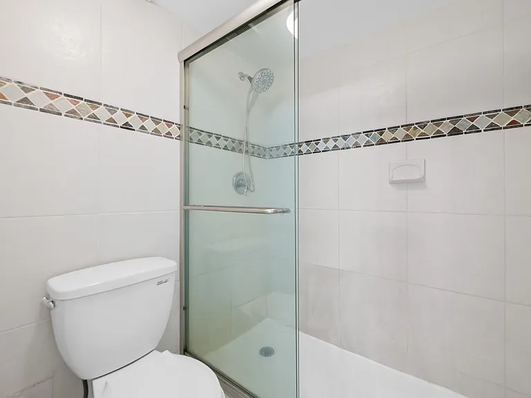 105 Lake Emerald Dr #706 — Photo 18