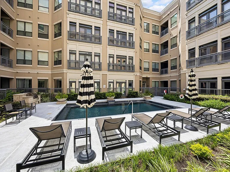 1901 Post Oak Blvd #1404 — Photo 1