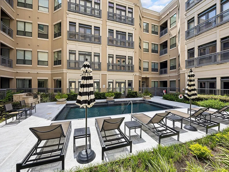 1901 Post Oak Blvd #1404