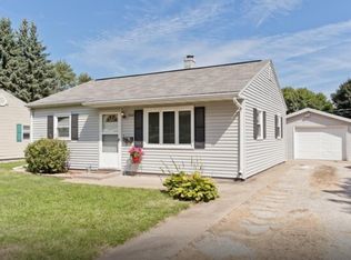 2216 8th Ave SW, Cedar Rapids, IA 52404