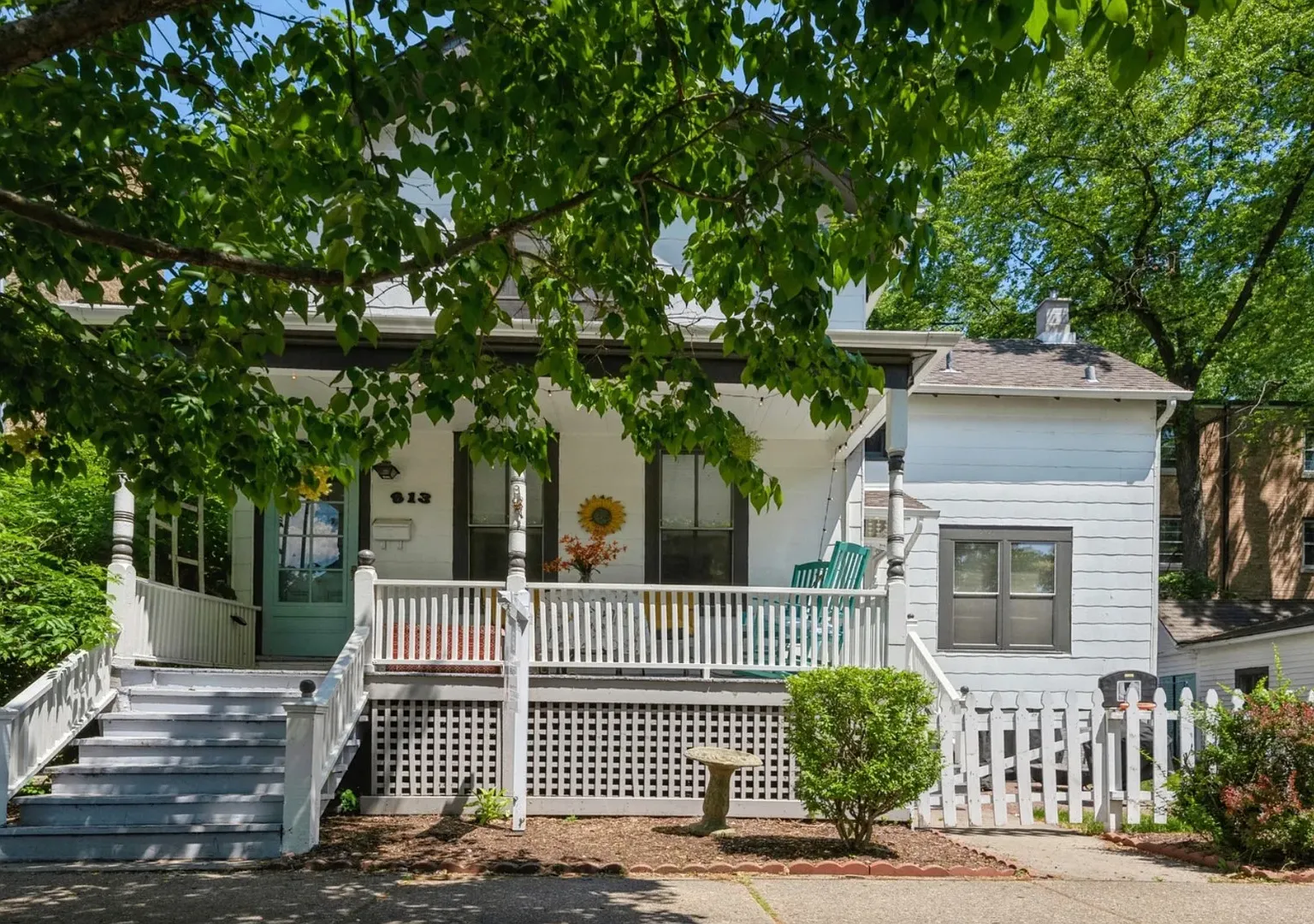 4 bed, 2.5 bath, 2177 sqft, $6,500 — Photo 2