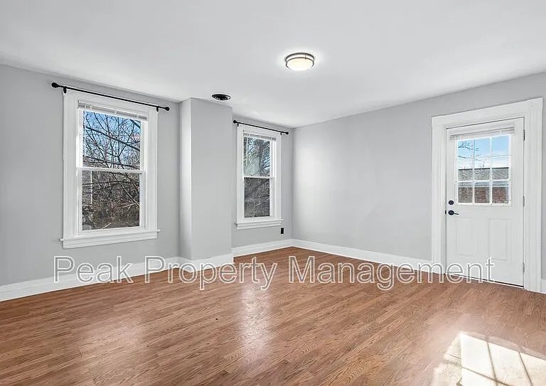 2901 Ellwood Ave #2 — Photo 4