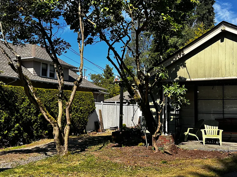 2346 Broadway E — Photo 2