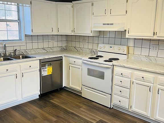4th image of 165 Parker Dr NE