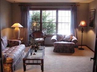 5 Graystone Ct, Bloomington, IL 61704