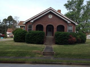 100 Dupont Cir, Greenwood, SC 29649