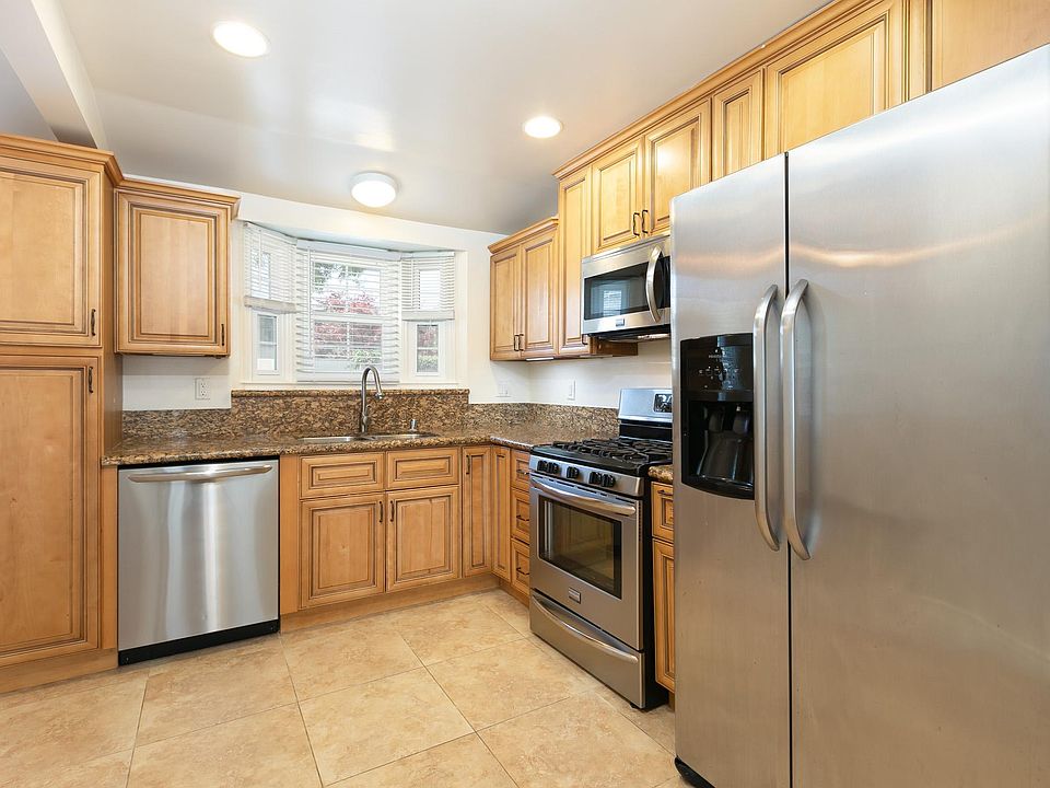 1st image of 944 21st St #D