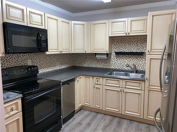 4th image of 3919 Merri Ln