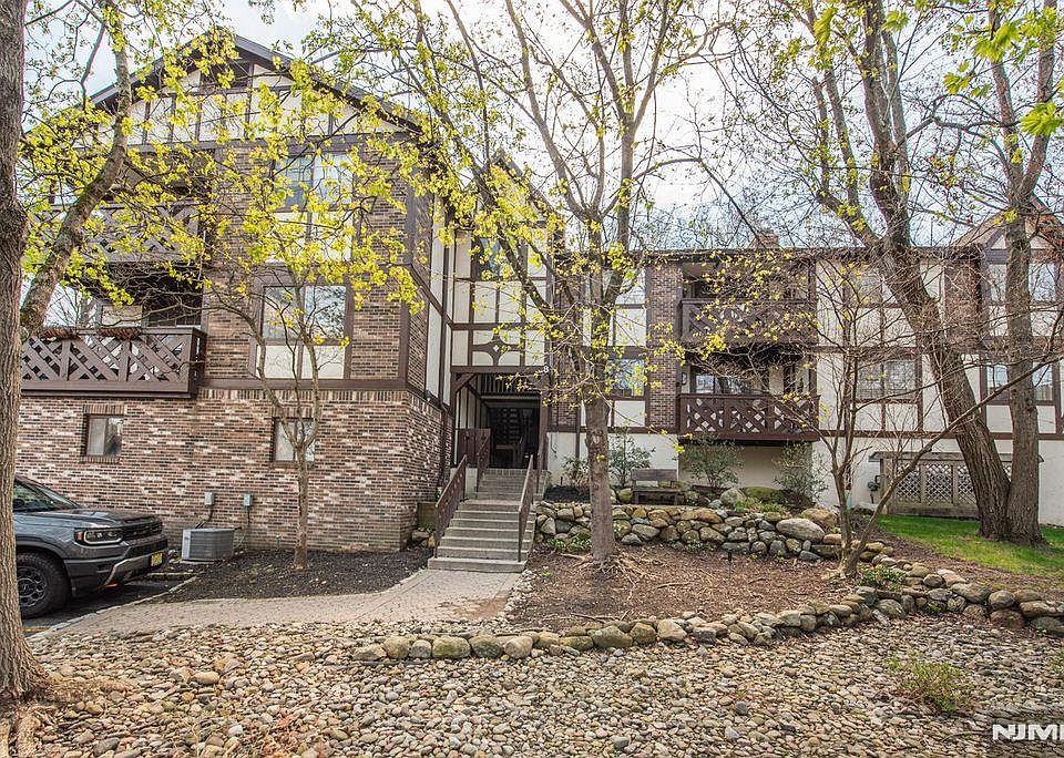 1st image of 802 Thoreau Ct