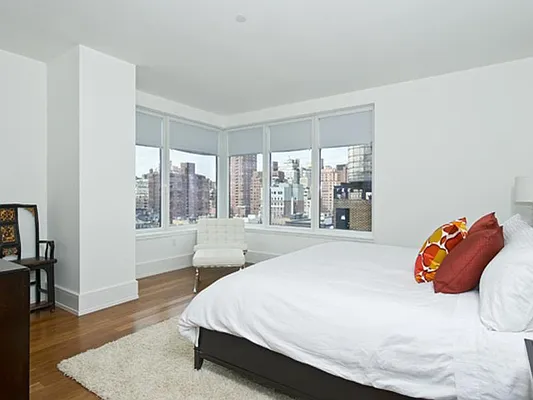 Sold by Sotheby's International Realty | media 14