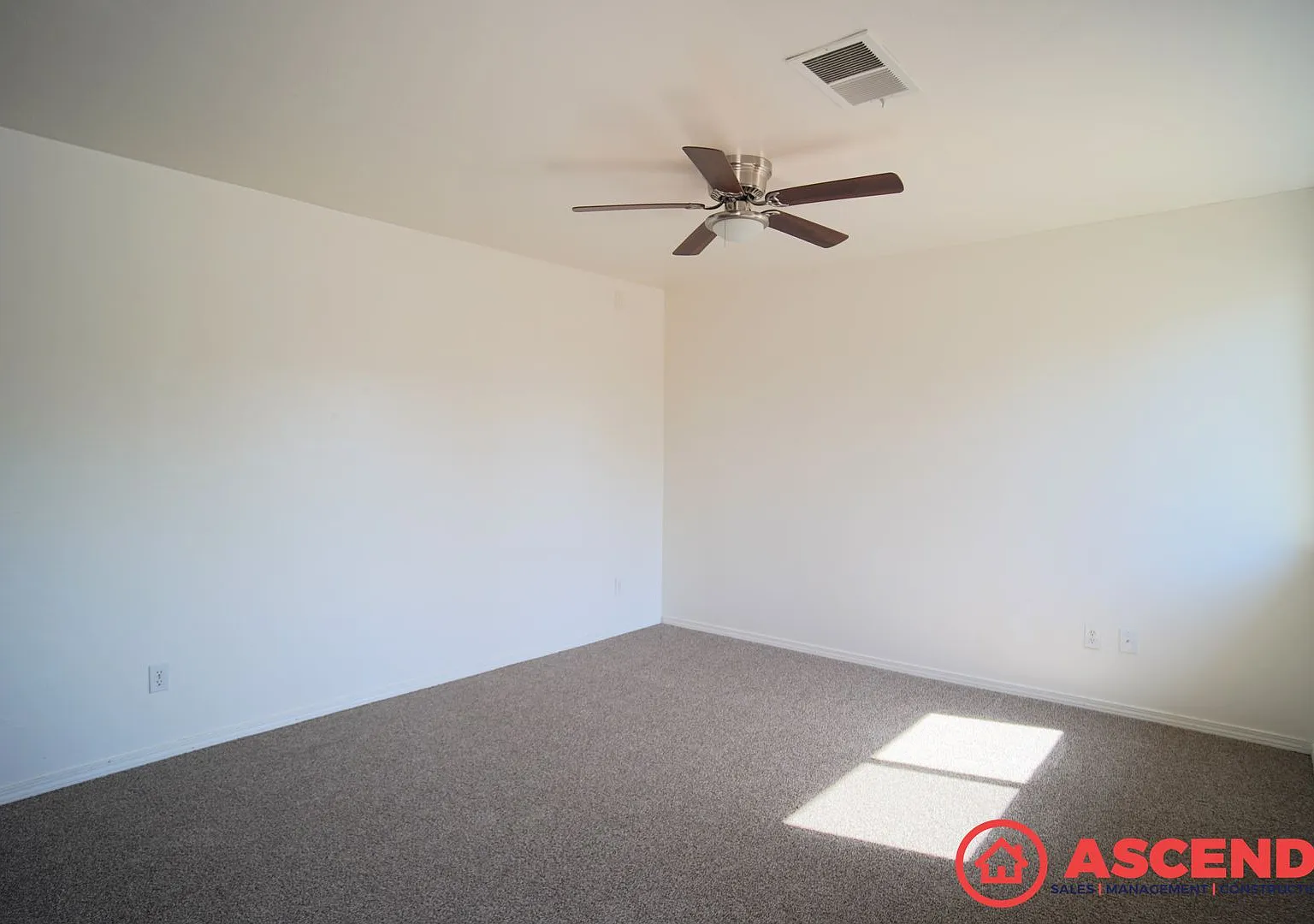 528 Jackson St — Photo 2