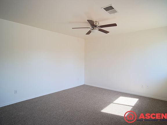 2nd image of 528 Jackson St Unit B