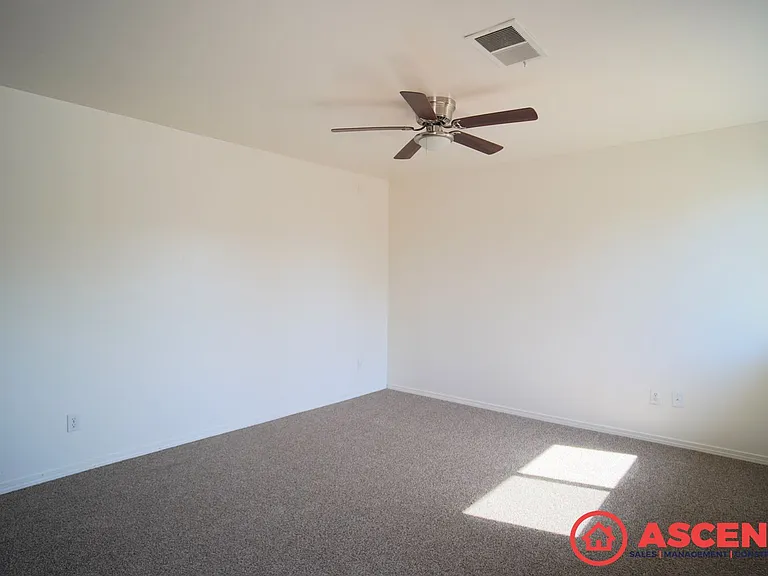 528 Jackson St — Photo 2