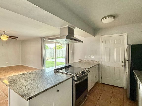 5th image of 140 E Riviera Dr