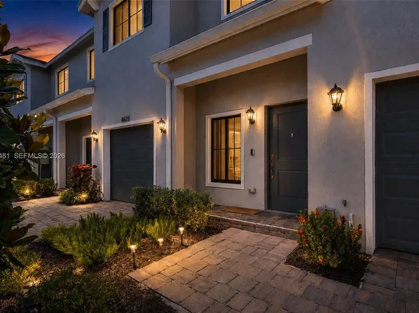 4825 Dillion St, Lake Worth, FL 33463