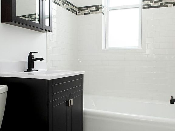 4th image of 3839-43 N Greenview Ave #3841-3E