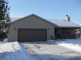2531 N Wuthering Hills Dr, Janesville, WI 53546