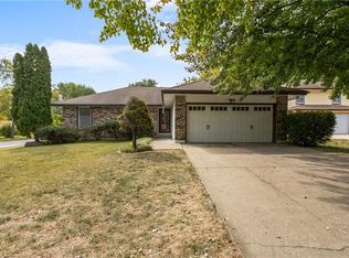 6507 Berkshire Ct, Grandview, MO 64030
