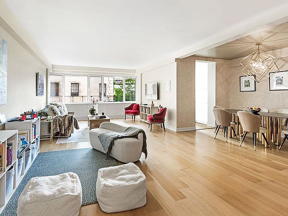 3rd image of 25 Sutton Pl S APT 3D