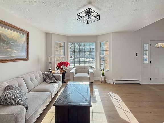 5th image of 214 W Center St