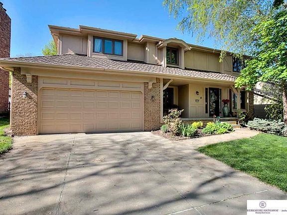3rd image of 16332 Oak Cir