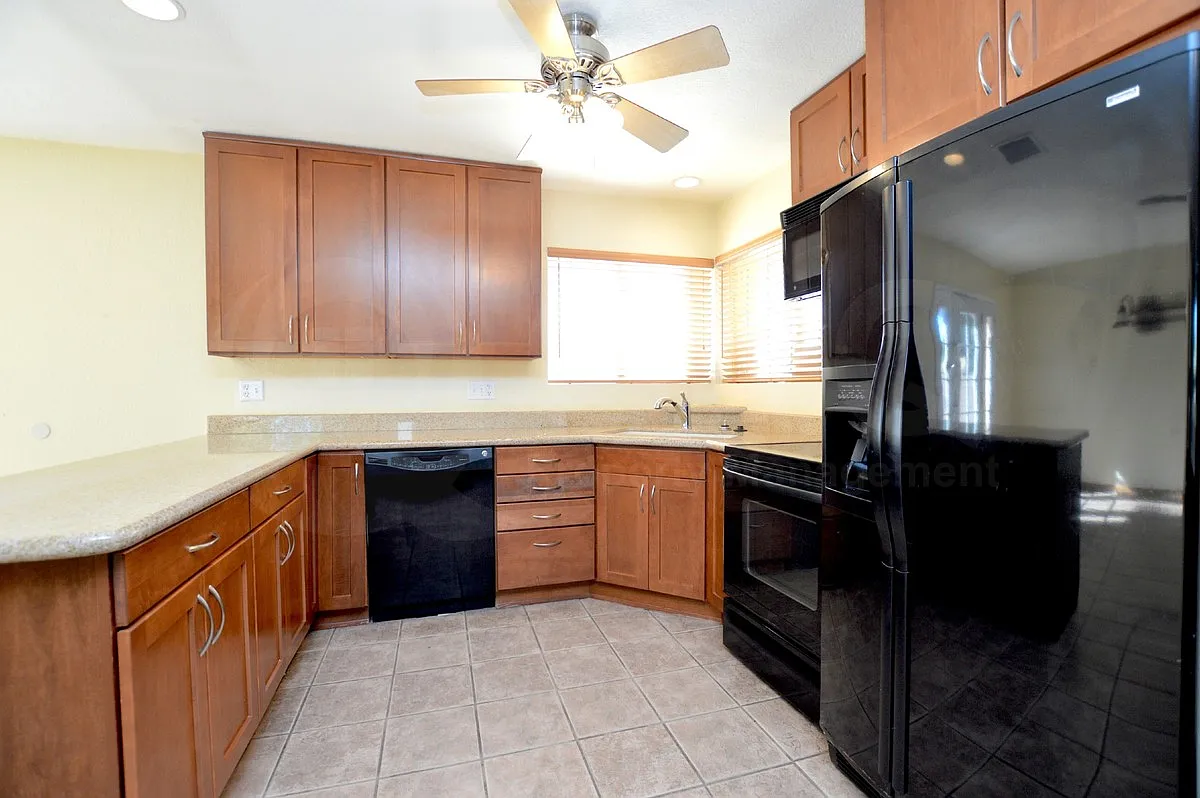 3 bed, 2.0 bath, 1516 sqft, $2,595 — Photo 4