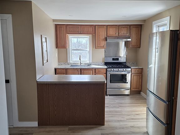 4th image of 144 Balm St APT 2