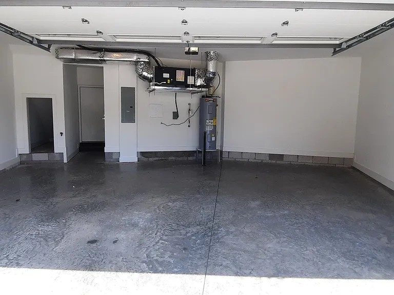 490 W Trinity Ln — Photo 6