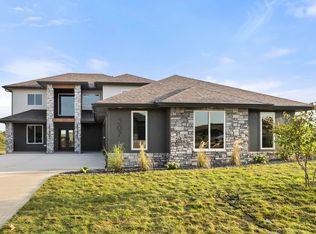 307 Emmett Ct, Norwalk, IA 50211