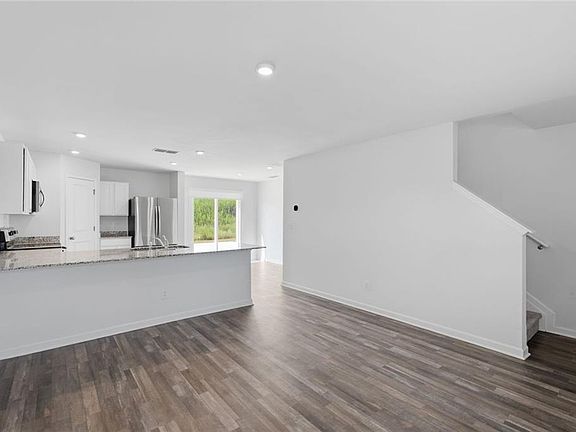 4th image of 133 Oxford Ln
