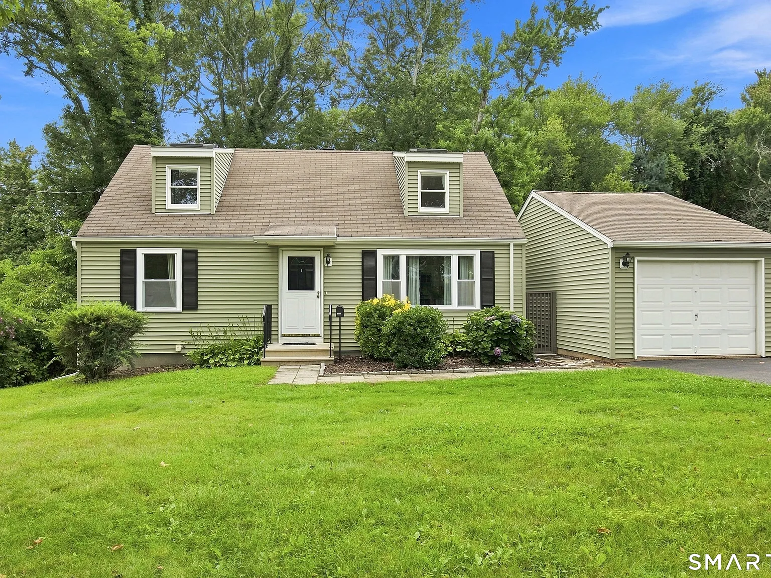 4 bed, 2.0 bath, 1716 sqft, $3,500 — Photo 1