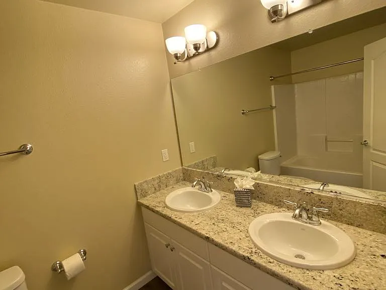 586 River Oaks Dr — Photo 15