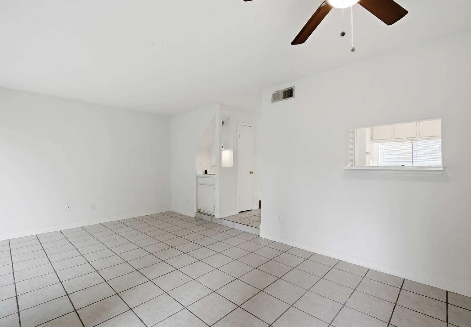 2 bed, 2.5 bath, 1371 sqft, $1,450 — Photo 3