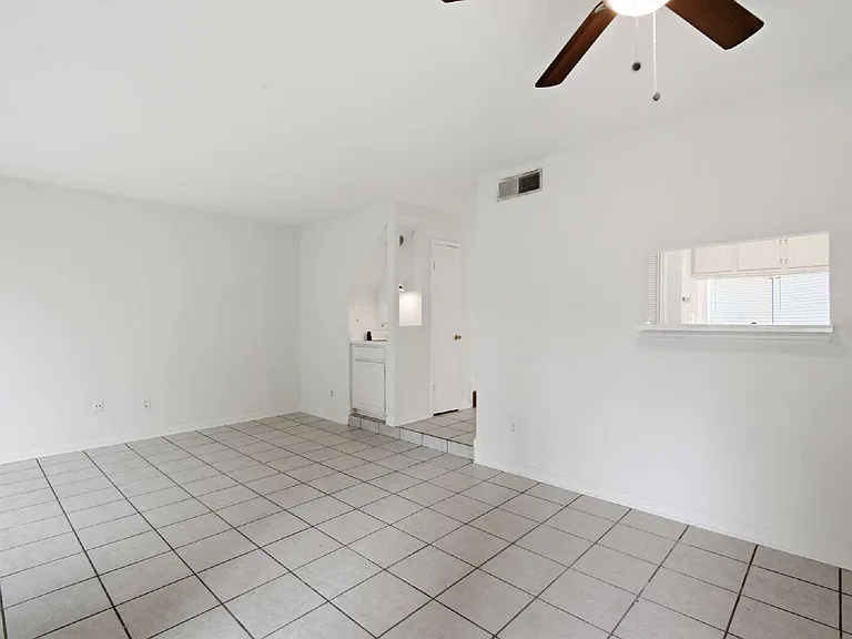 11217 Briar Forest Dr — Photo 3