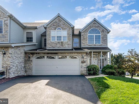 2nd image of 2826 Oakwood Dr