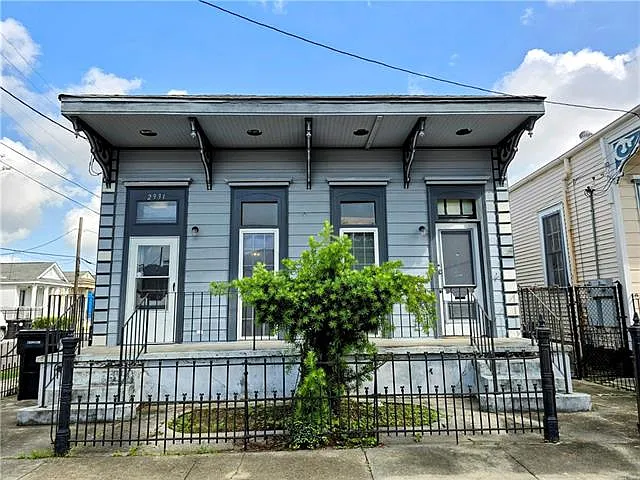 2931 Baronne St — Photo 1