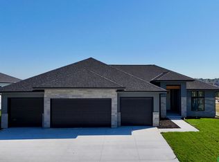10707 S 220th St, Gretna, NE 68028