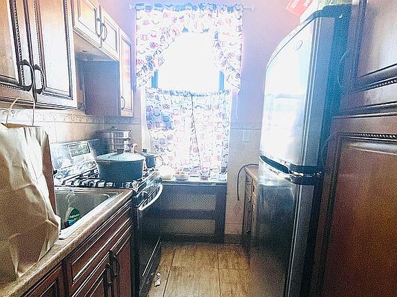 4th image of 1625 E 13th St APT 3K