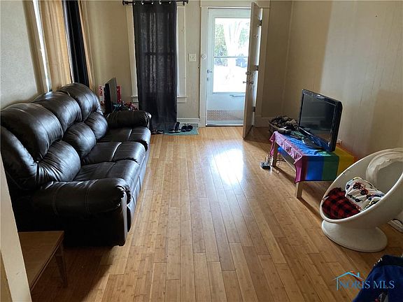 3rd image of 1840 Talbot St