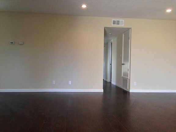 3rd image of 1104 Valdosta Rd