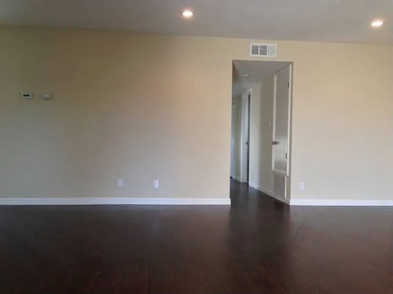 1104 Valdosta Rd — Photo 3