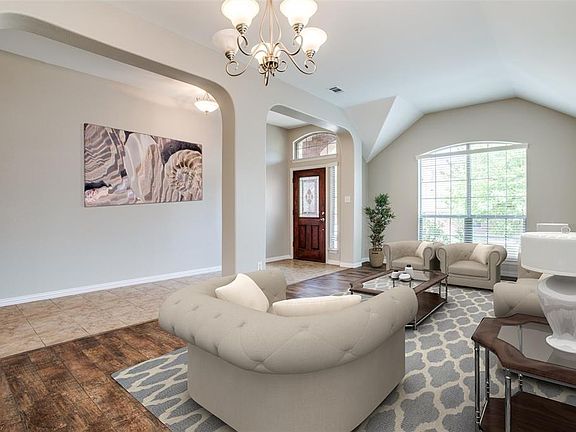 3rd image of 3809 Lakehill Ln
