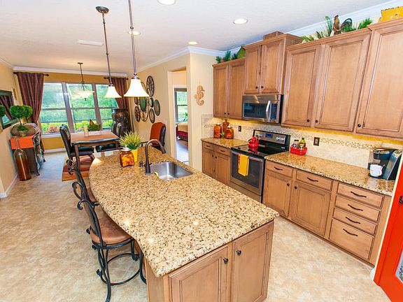 3rd image of 233 Woodhurst Dr