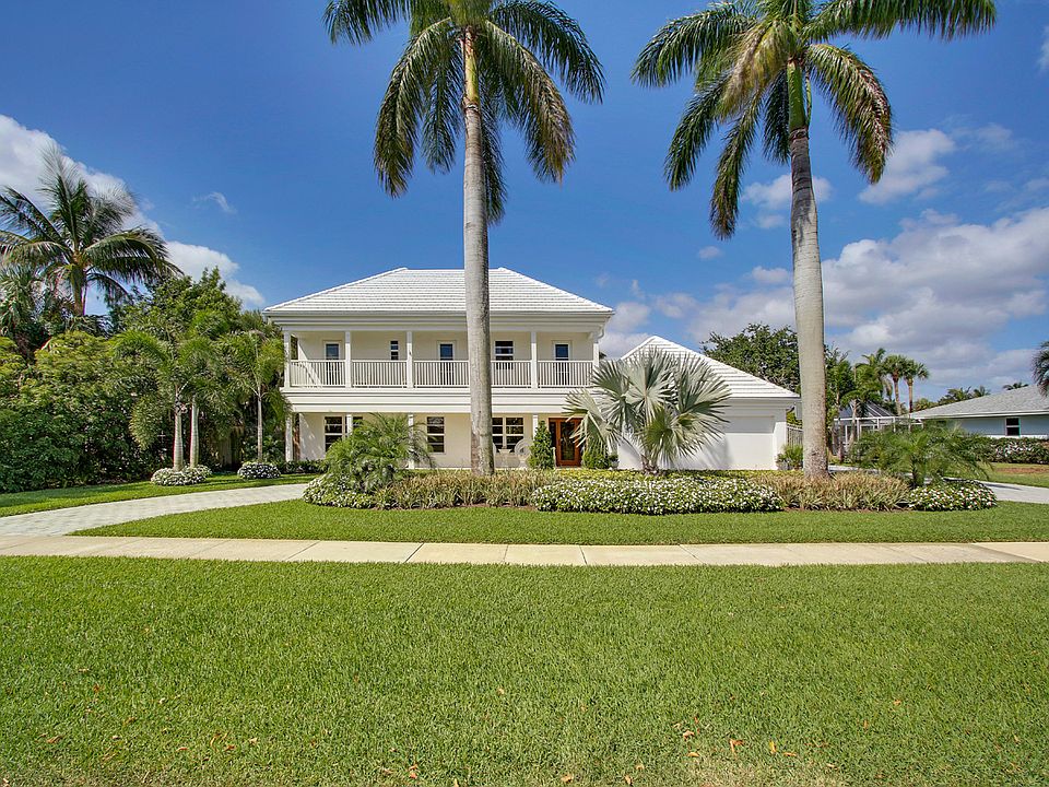 1st image of 819 Country Club Dr